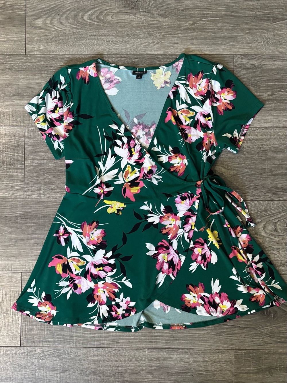 Torrid Green Floral Wrap Blouse Size  0 (woman 12/14 Large)